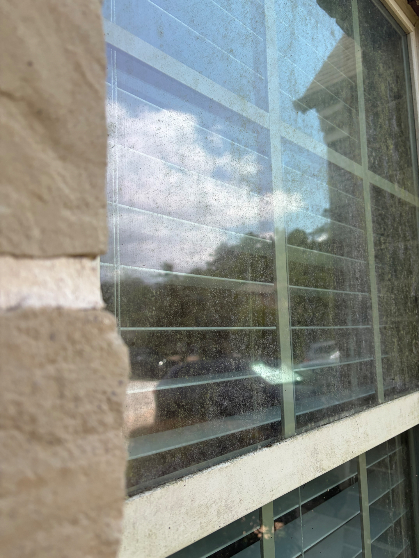 Dirty windows before cleaning